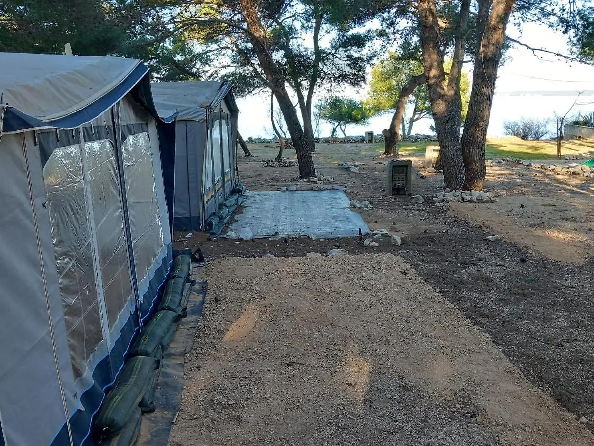 Room In Cabin - Caravan Near The Sea 6 Ugljan Croatia